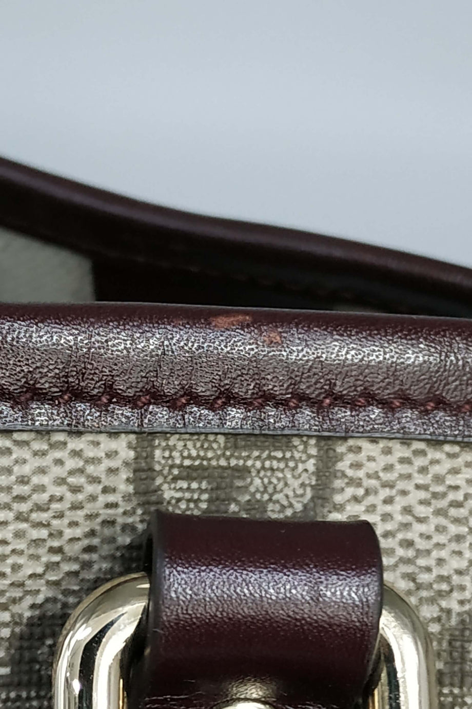 Gucci ykk zipper hotsell
