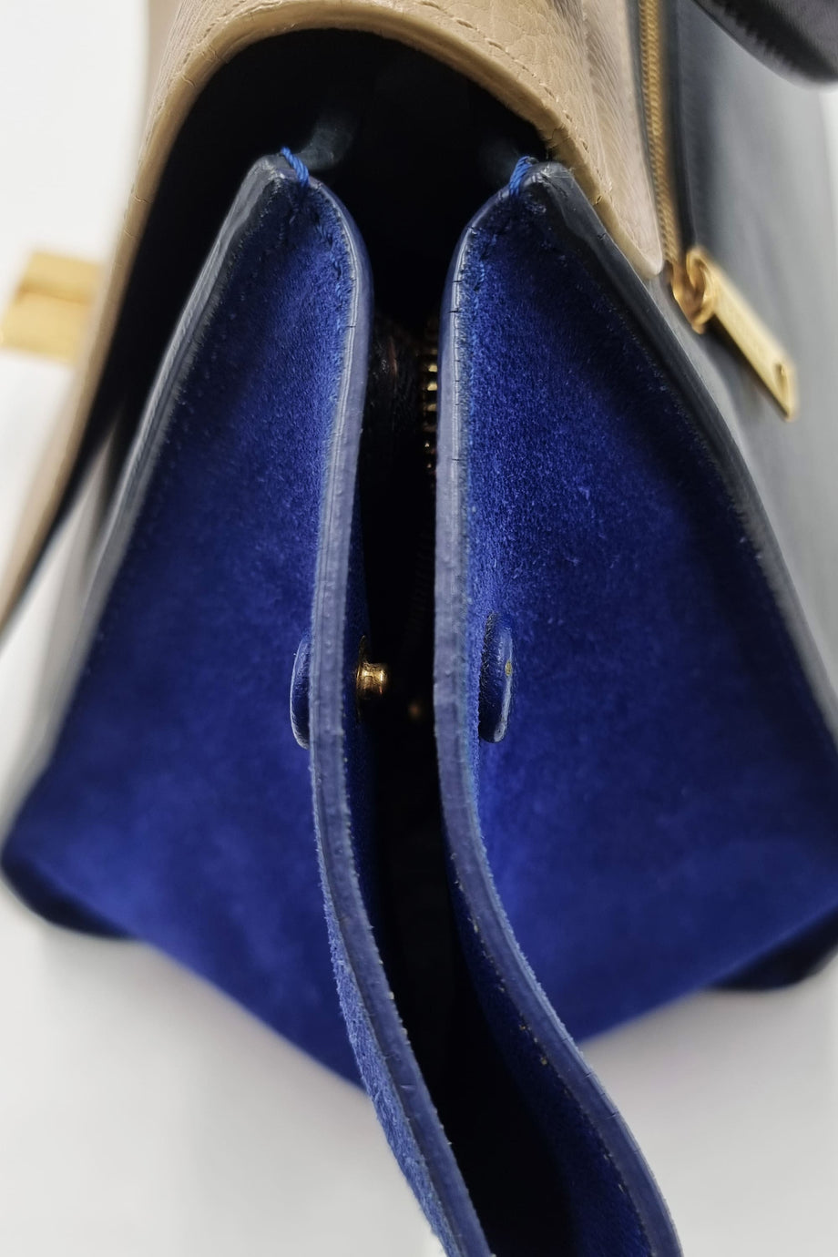 Celine trapeze hotsell medium size cm