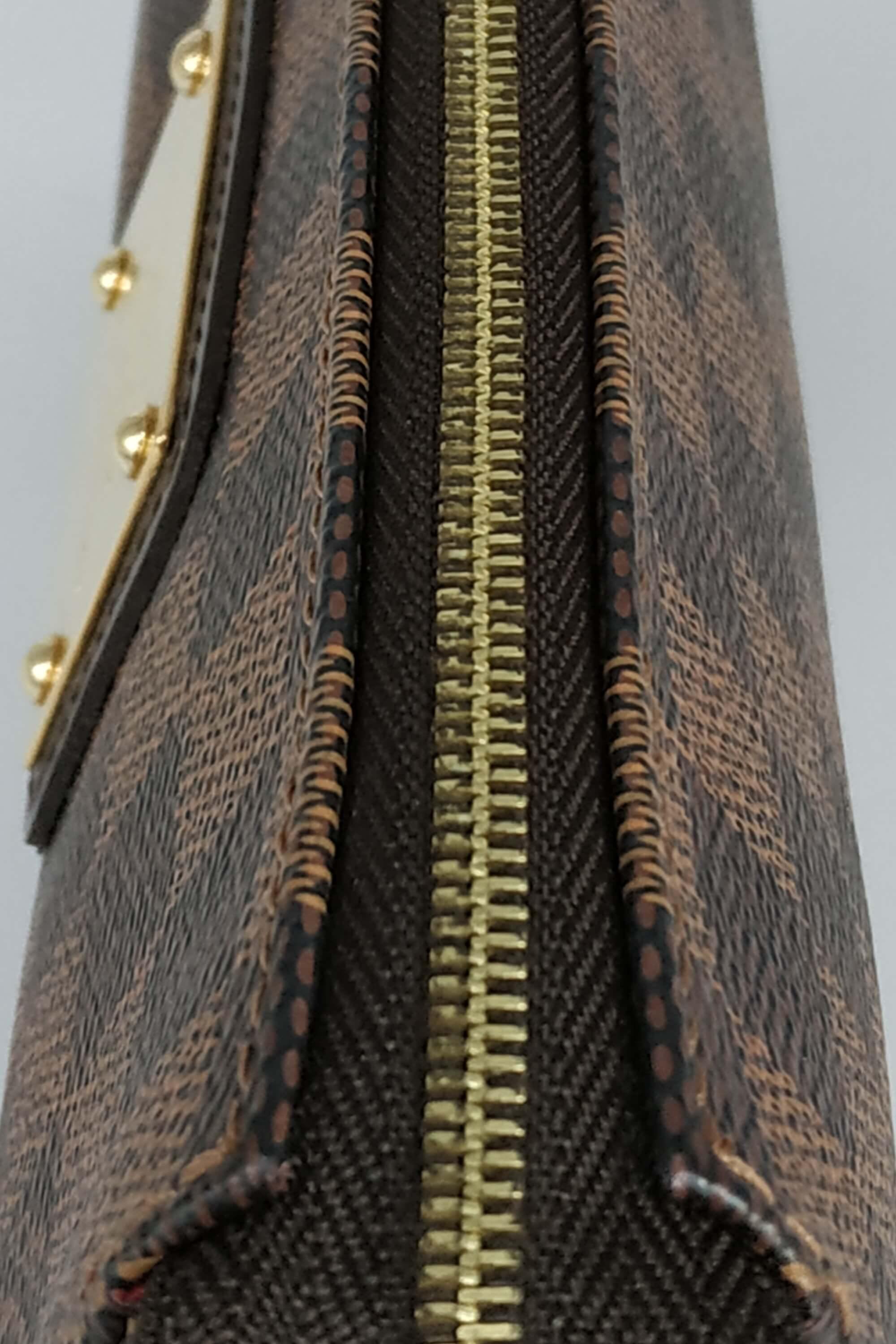 Eva cloth handbag Louis Vuitton Brown in Cloth - 37684503