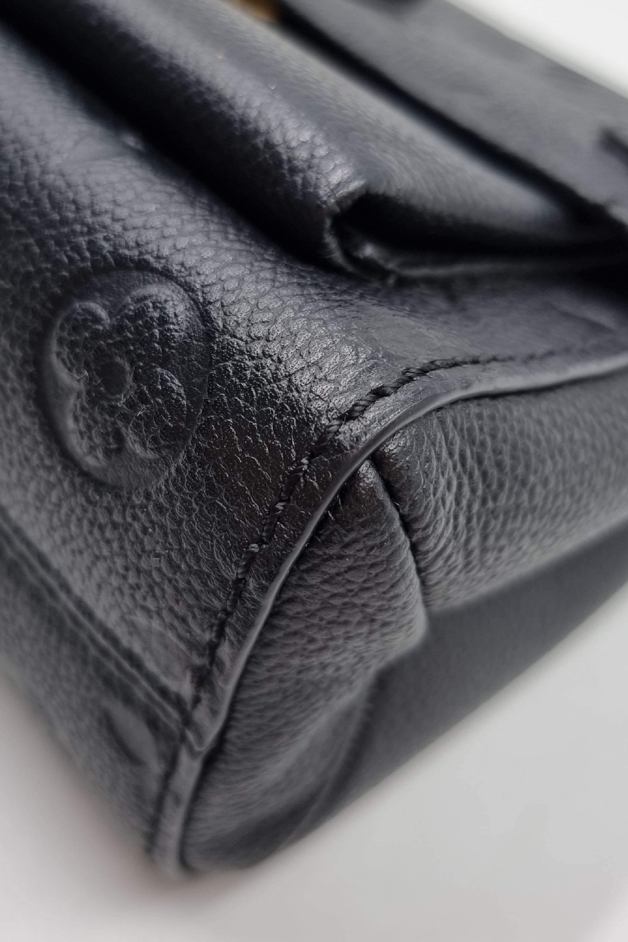 V Tote BB Empreinte – Keeks Designer Handbags