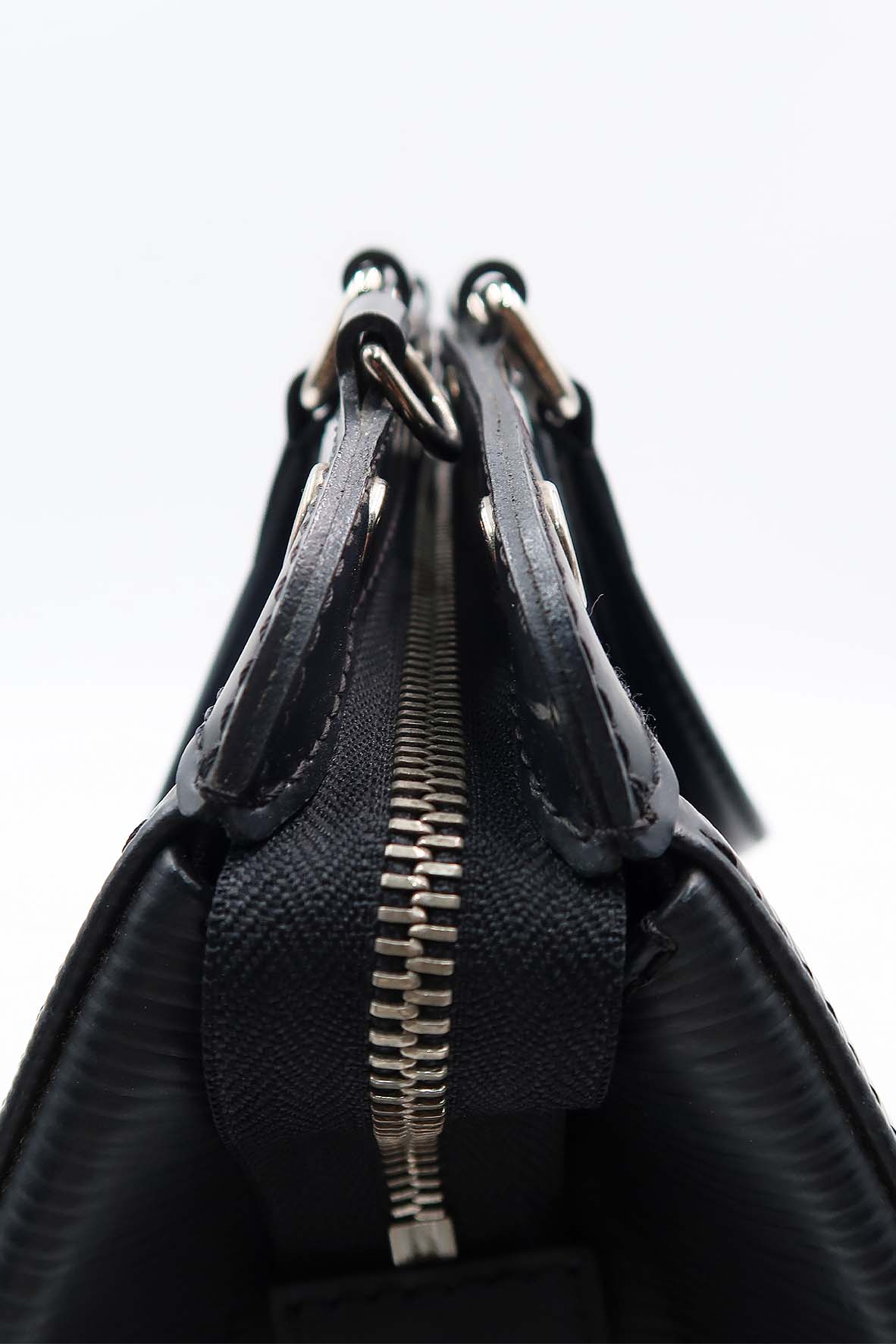 LOUIS VUITTON Brea handbag in black epi leather Smoot…