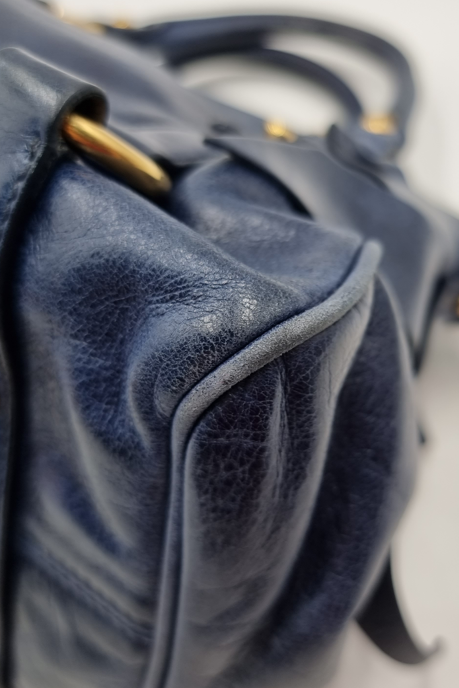 Miu Miu Vitello Lux Bow Handbag (SHG-24188) – LuxeDH