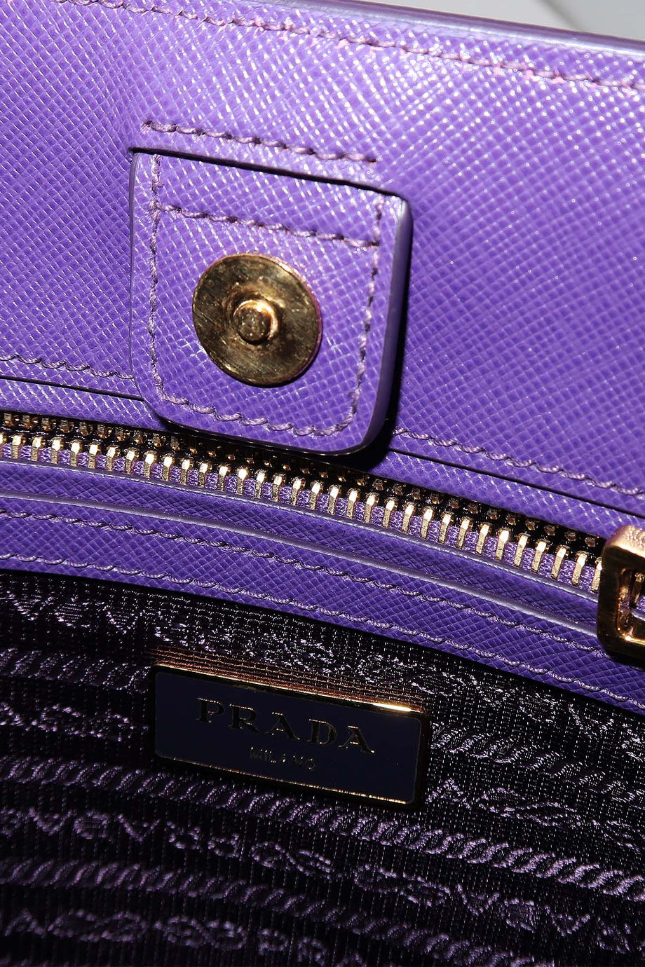 PRADA Saffiano Medium Galleria Double Zip Tote Viola 1244917