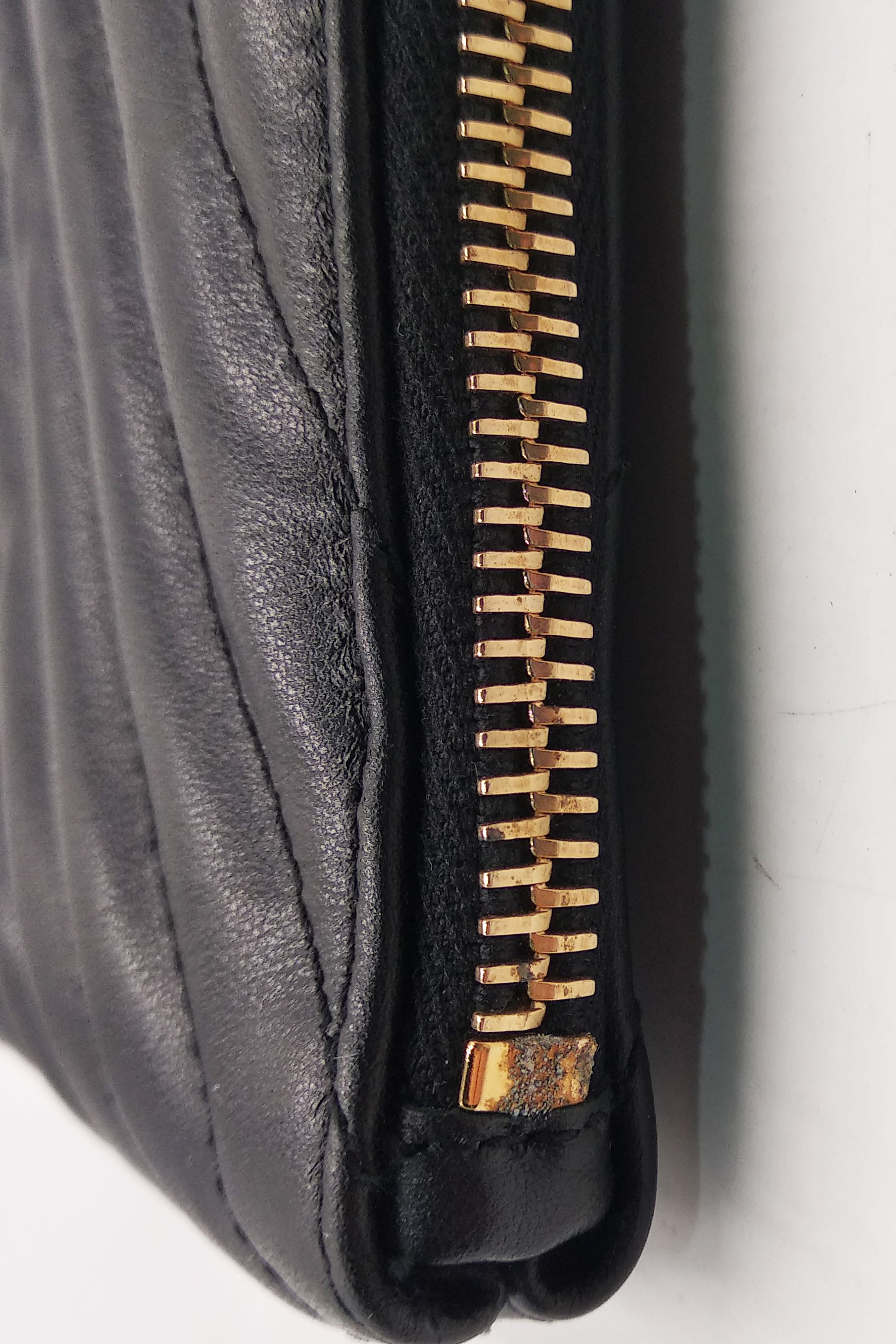 New jolie leather clutch bag Saint Laurent Black in Leather - 32131789